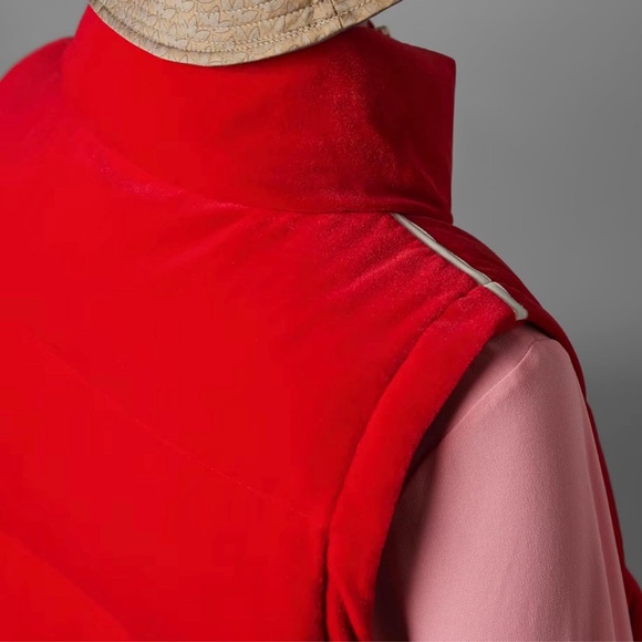adidas ORIGINALS WOMEN'S ADICOLOR 70S VELVET DOWN PUFFER LUXE VEST, Red. Size XL - Picture 5 of 8